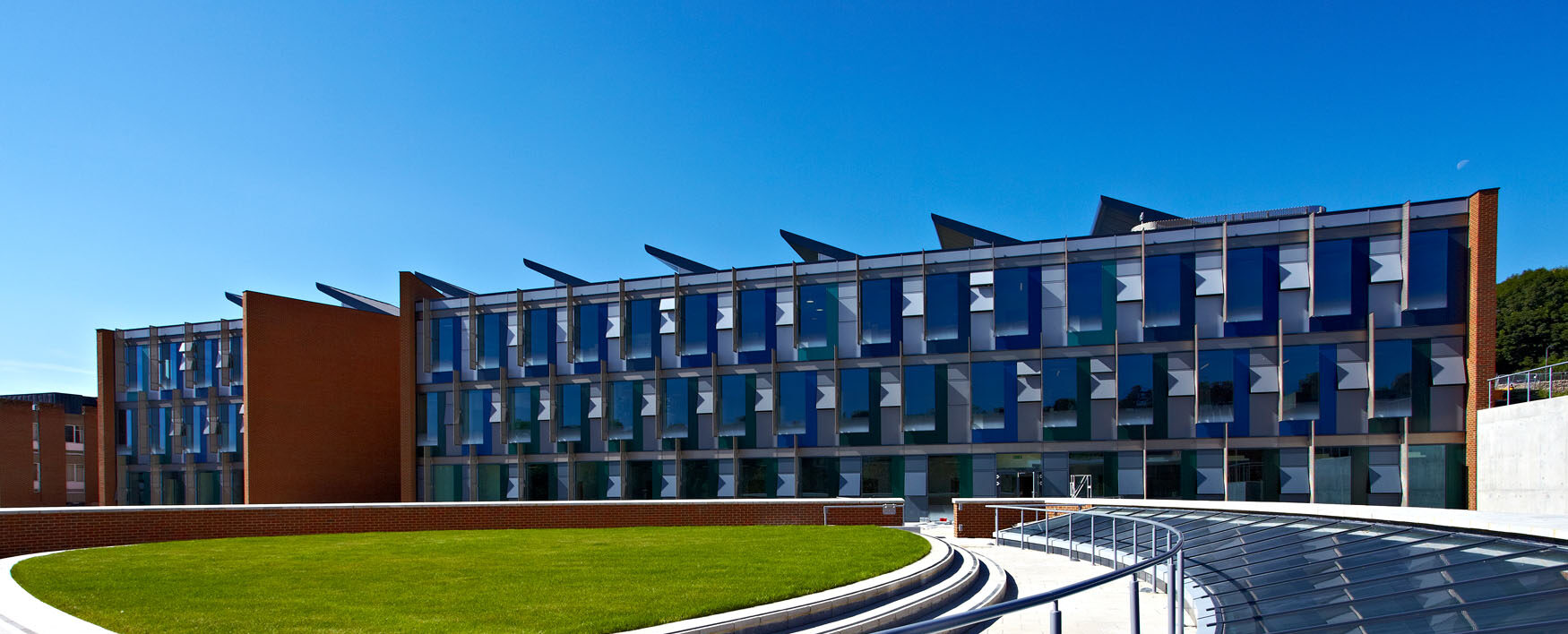Colorminium-Jubilee-Building-University-of-Sussex-0016-e1666621574614